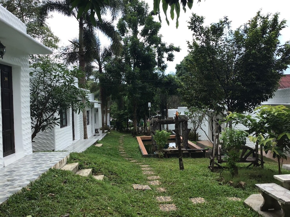 baan aunrak koh chang