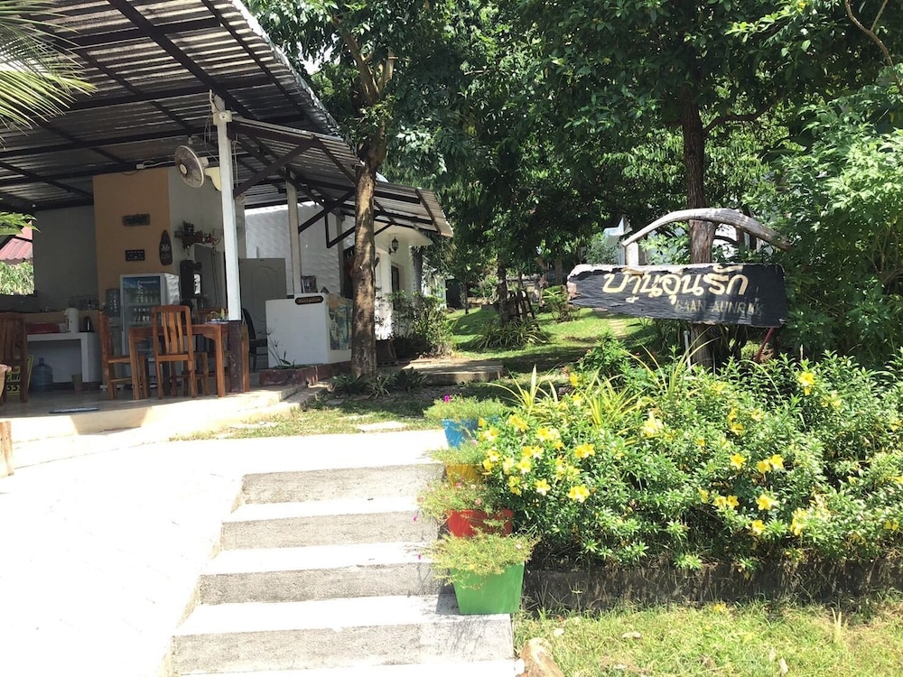 baan aunrak koh chang