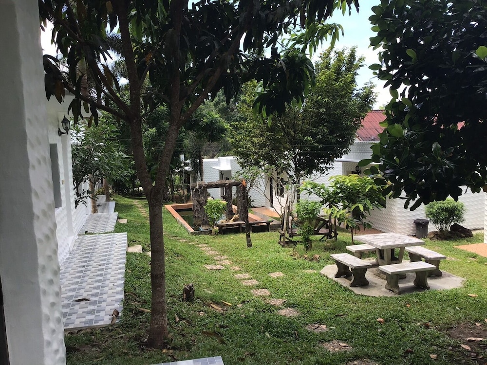 baan aunrak koh chang