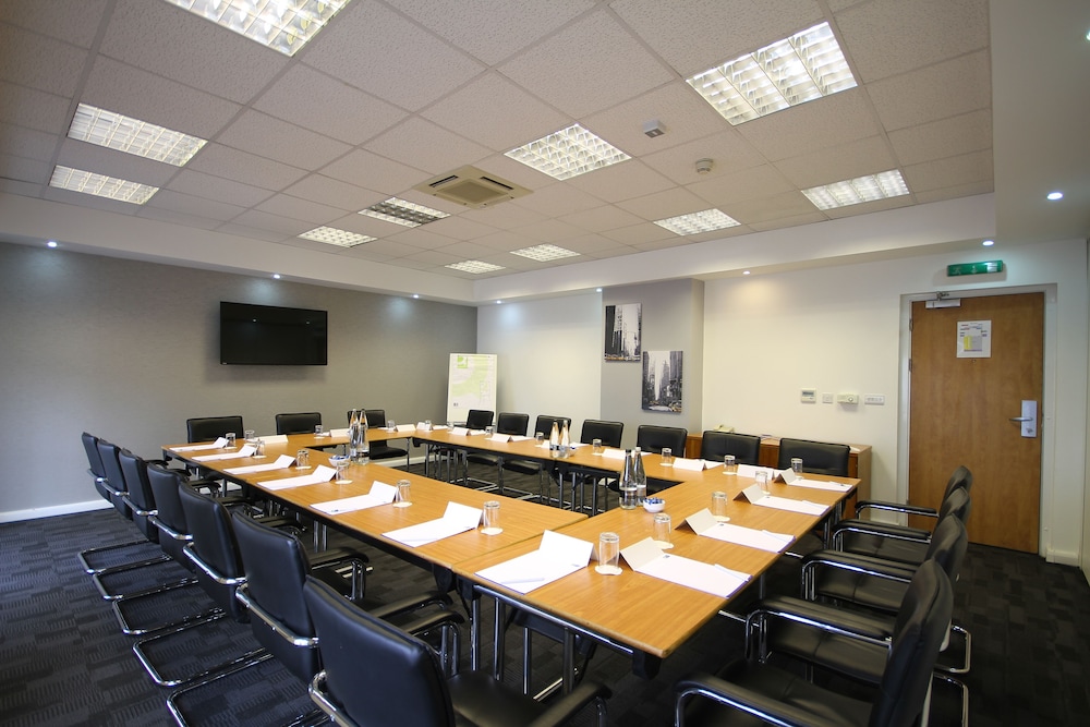 holiday inn express nuneaton by ihg