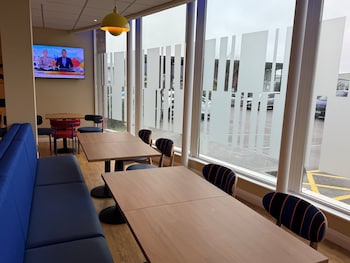 Holiday Inn Express Nuneaton By Ihg,Bulkington>>Birmingham,3 star