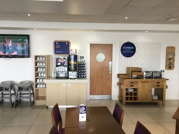 holiday inn express nuneaton by ihg