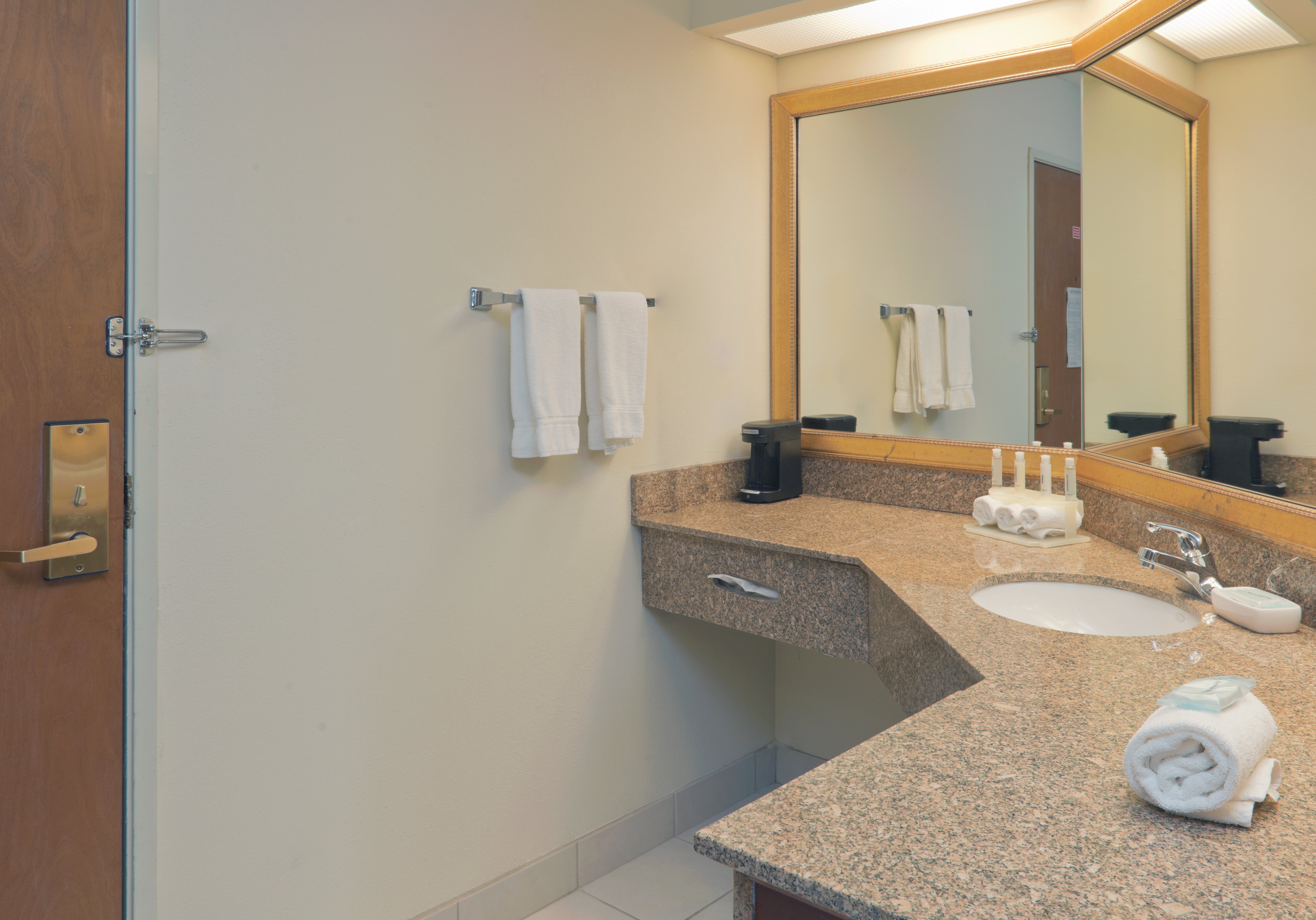 holiday inn express evansville west by ihg