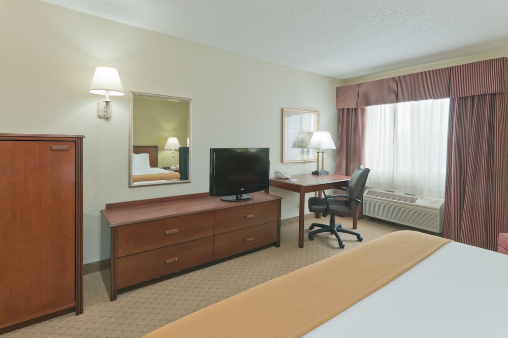 holiday inn express evansville west by ihg