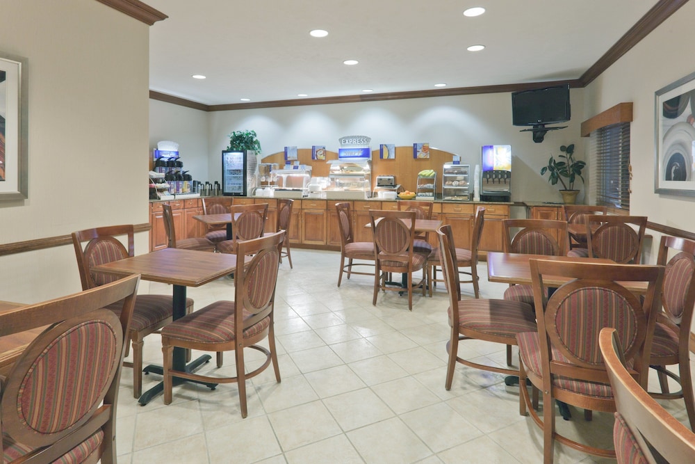 holiday inn express evansville west by ihg
