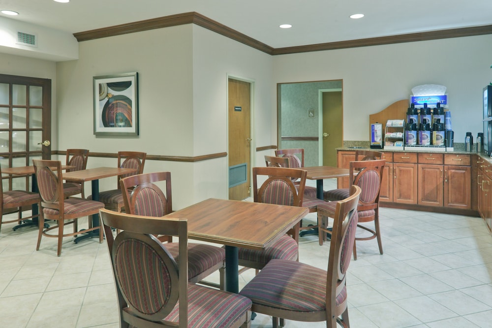 holiday inn express evansville west by ihg