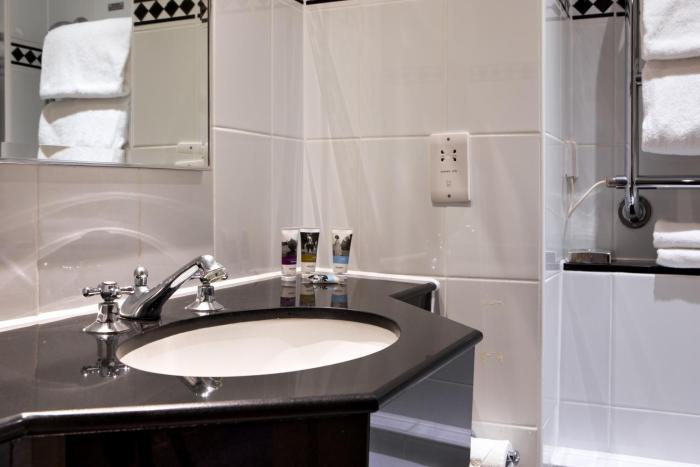 sunday box hill burford bridge hotel