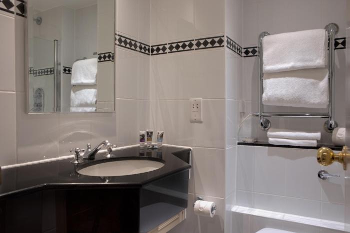 sunday box hill burford bridge hotel