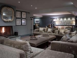 sunday box hill burford bridge hotel