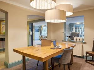 sunday box hill burford bridge hotel