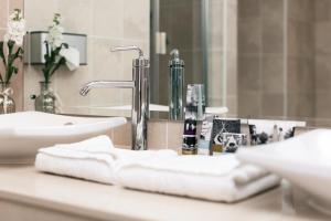 sunday box hill burford bridge hotel