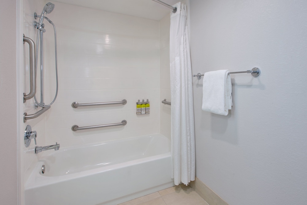 holiday inn express fairfax arlington boulevard by ihg