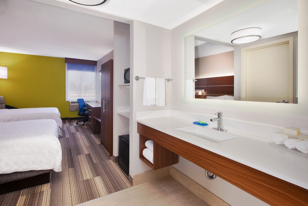 holiday inn express fairfax arlington boulevard by ihg