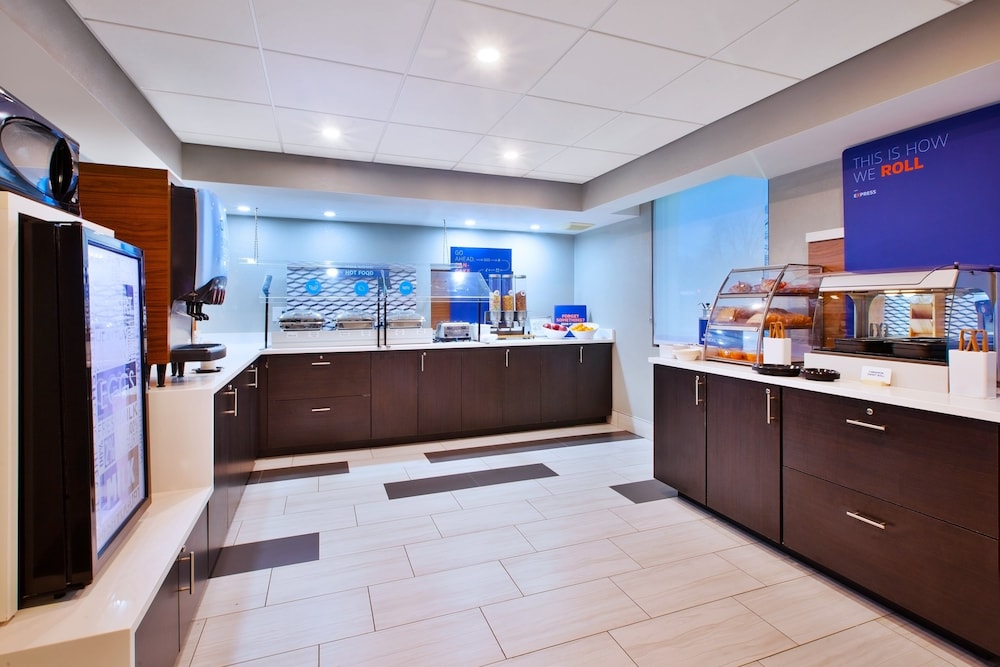 holiday inn express fairfax arlington boulevard by ihg