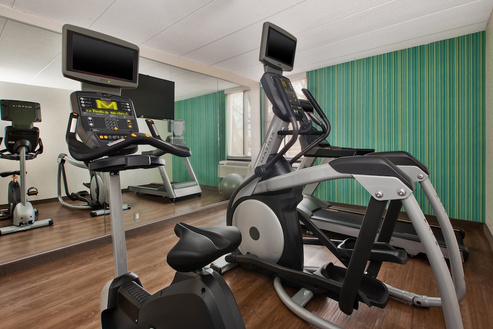 holiday inn express fairfax arlington boulevard by ihg
