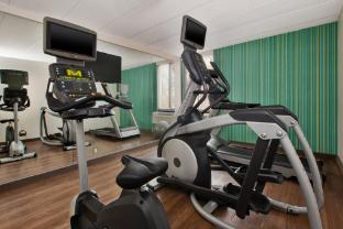 holiday inn express fairfax arlington boulevard by ihg