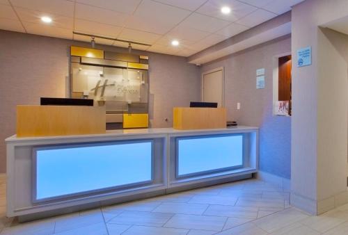 holiday inn express fairfax arlington boulevard by ihg
