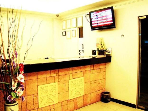 adel hotel