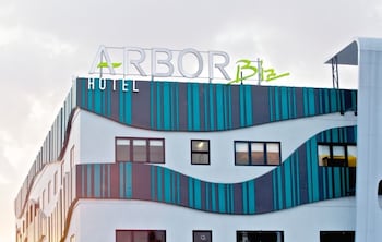 Arbor Biz Hotel,Makassar>>Biringkanya,3 star