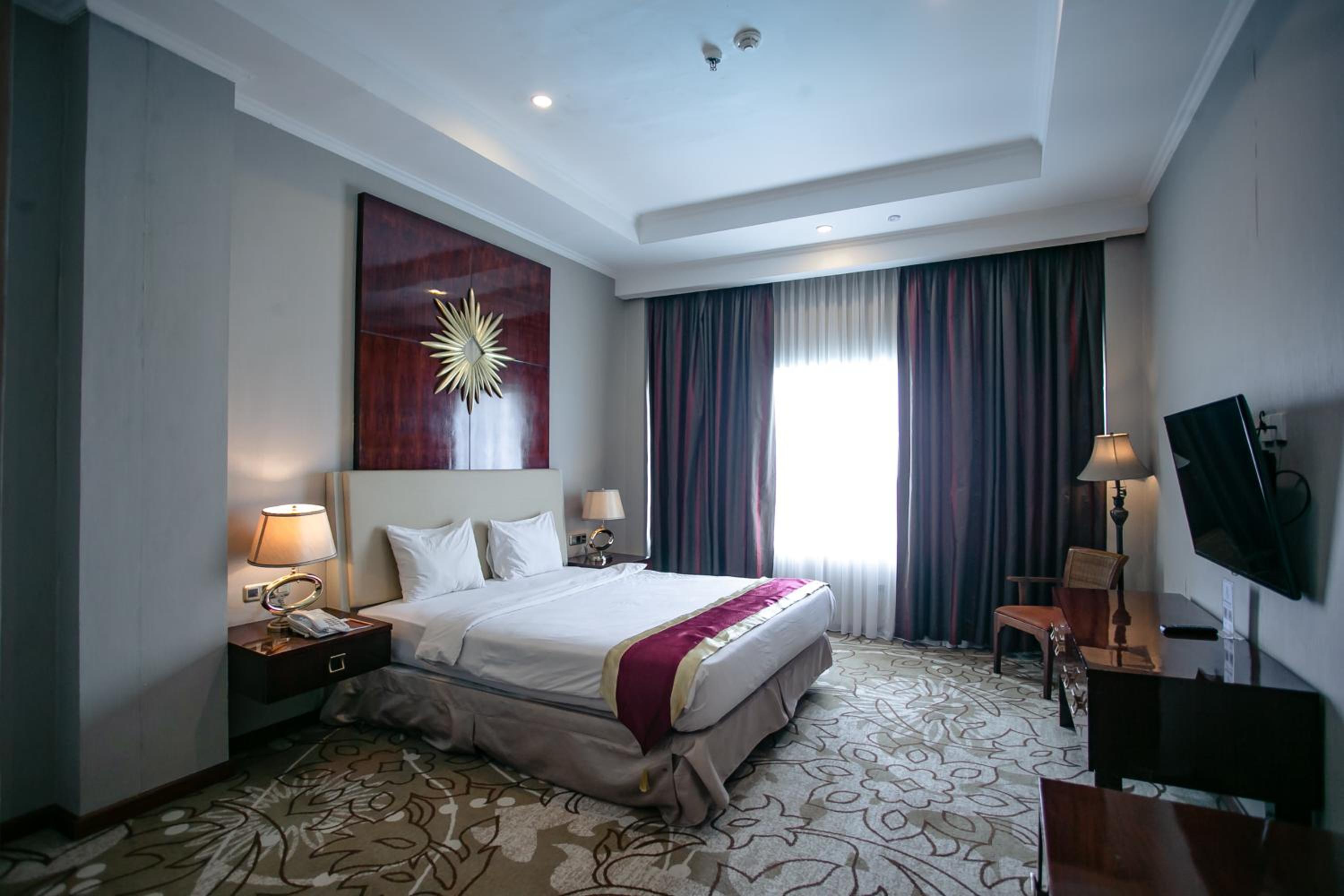 sutan raja hotel and convention cen