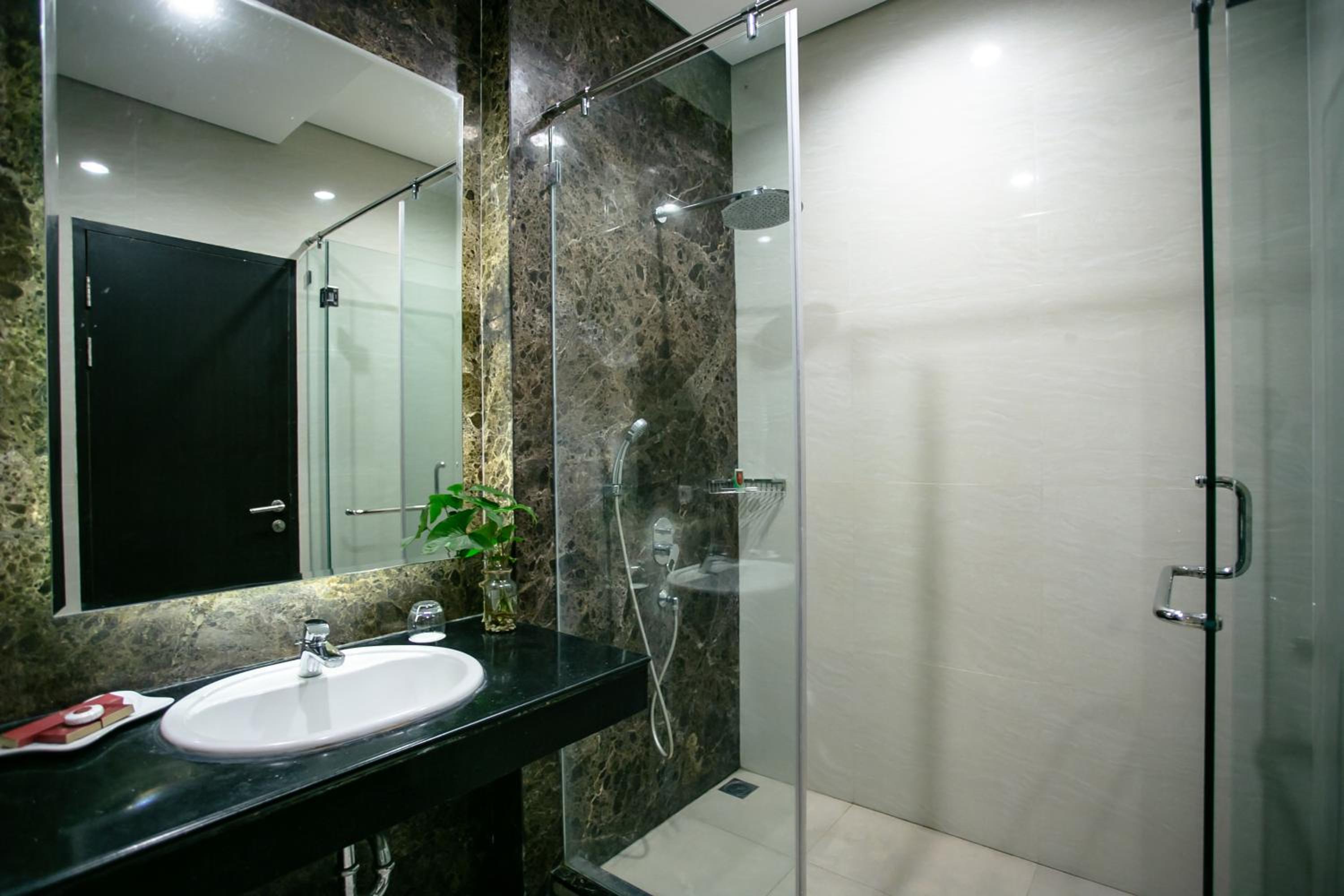 sutan raja hotel and convention cen