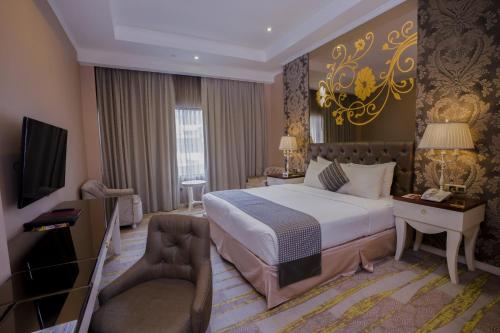 sutan raja hotel and convention cen