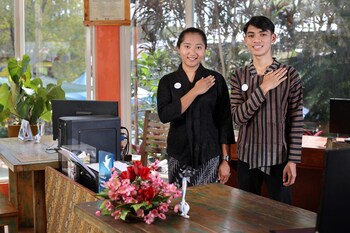 royal caravan hotel trawas
