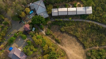 royal caravan hotel trawas