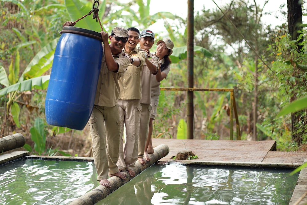 royal caravan hotel trawas