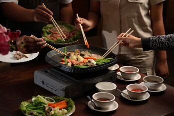 royal caravan hotel trawas