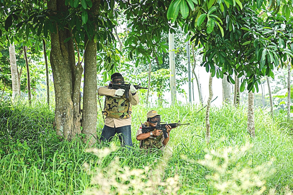 royal caravan hotel trawas