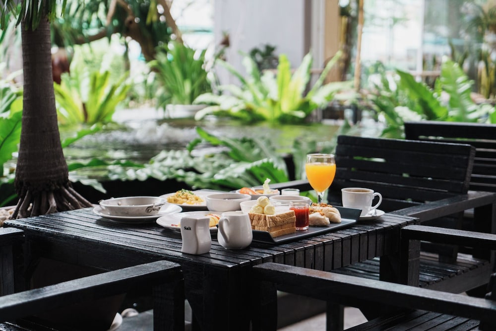 green hotel and resort khon kaen