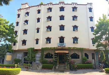 Hotel Babu Palace,,2 star