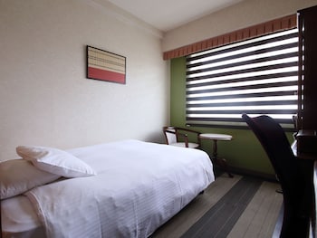 hotel claiton shin osaka