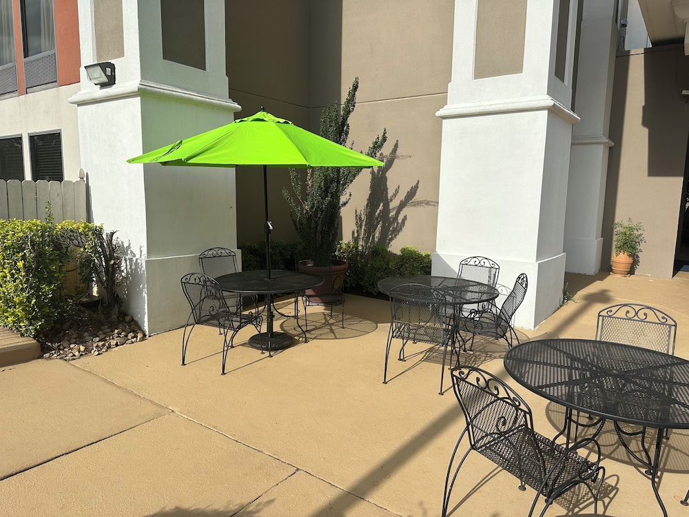 holiday inn express forsyth by ihg