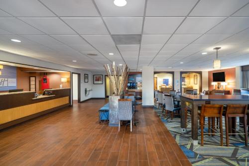 holiday inn express forsyth by ihg