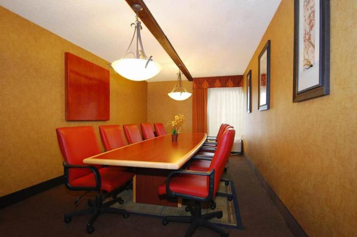 holiday inn express forsyth by ihg