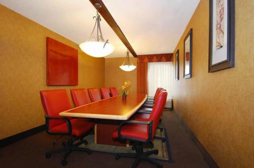 holiday inn express forsyth by ihg