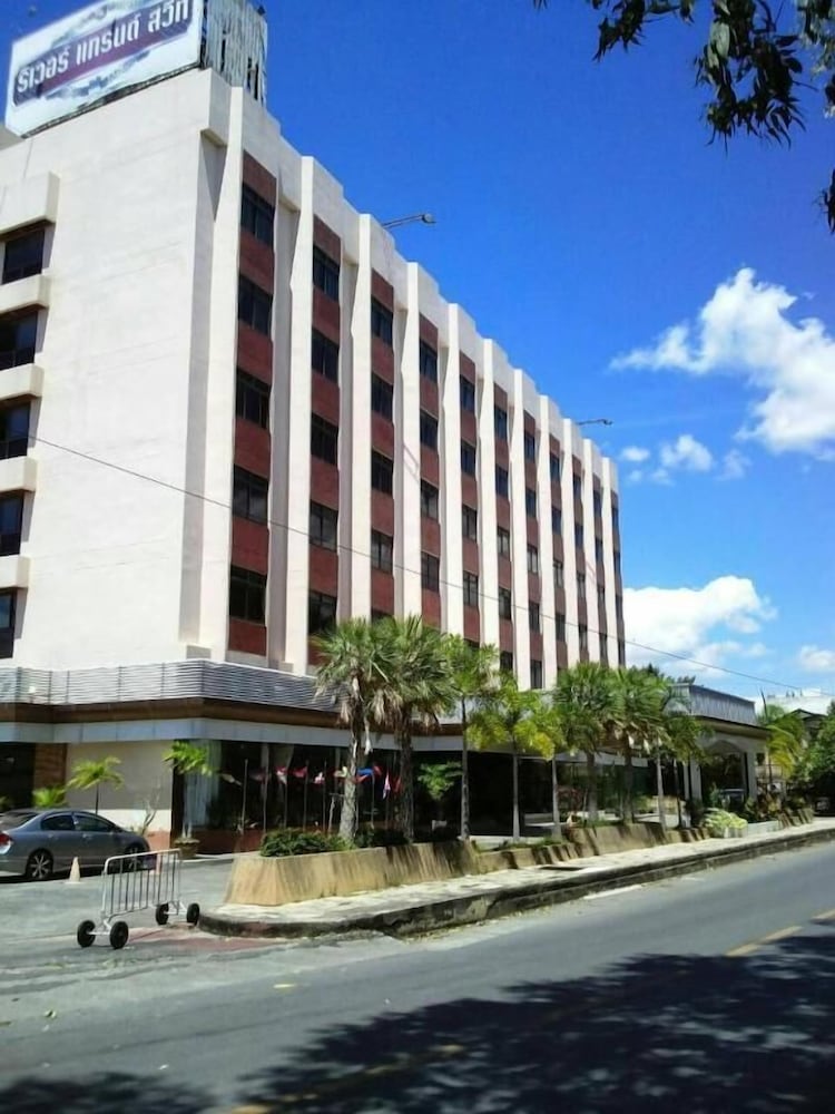river grand hotel hat yai