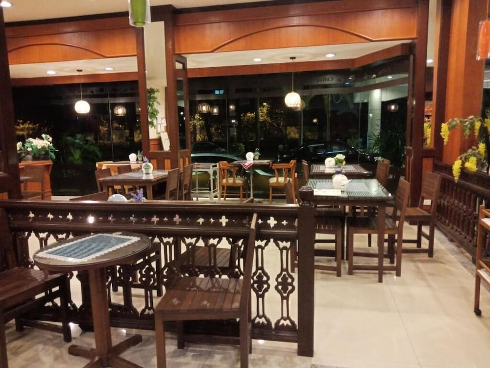 river grand hotel hat yai