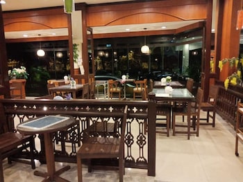 river grand hotel hat yai