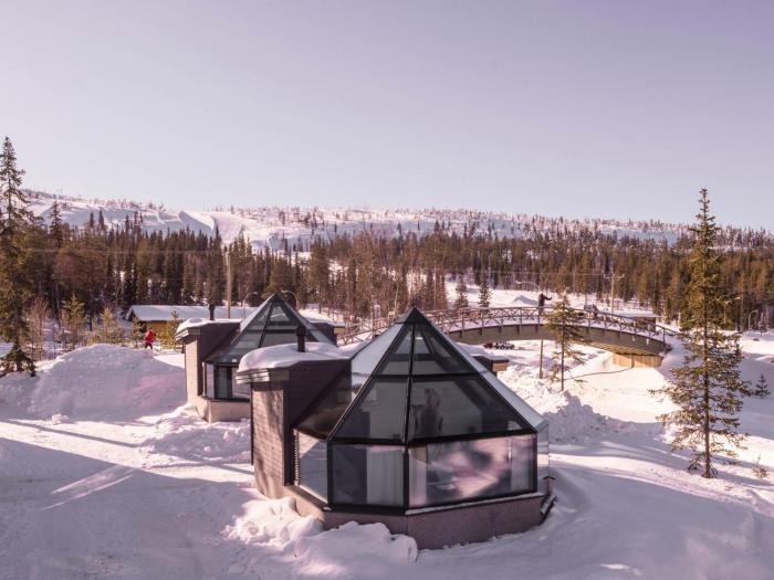 santas hotel aurora and igloos