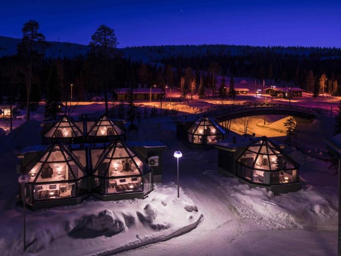 santas hotel aurora and igloos