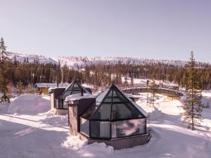 santas hotel aurora and igloos