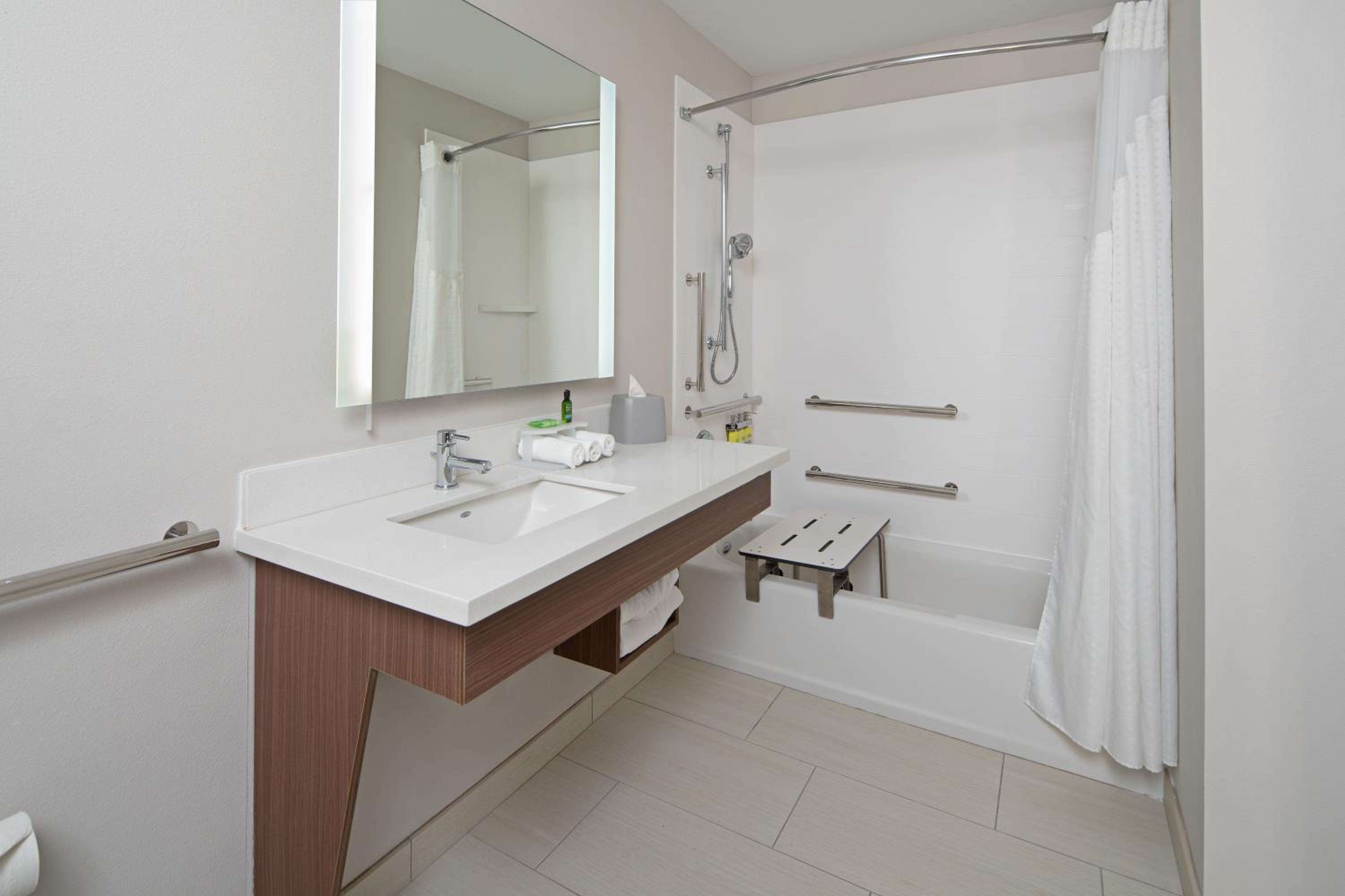 holiday inn express hotel and suites seatac by ihg