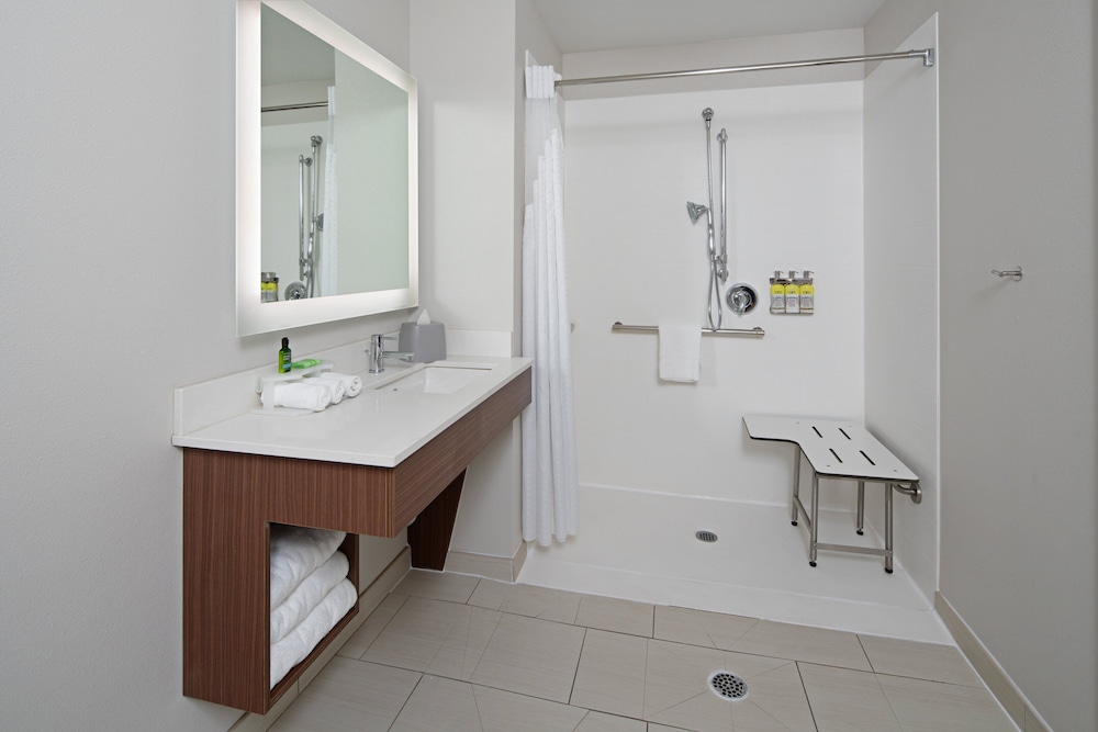 holiday inn express hotel and suites seatac by ihg