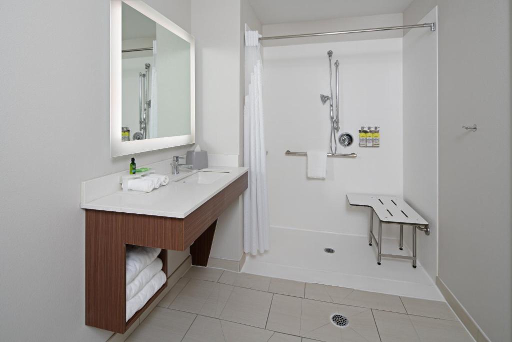 holiday inn express hotel and suites seatac by ihg