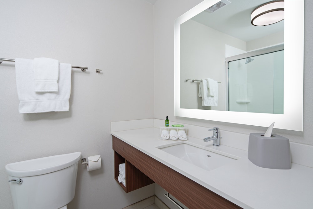 holiday inn express hotel and suites seatac by ihg
