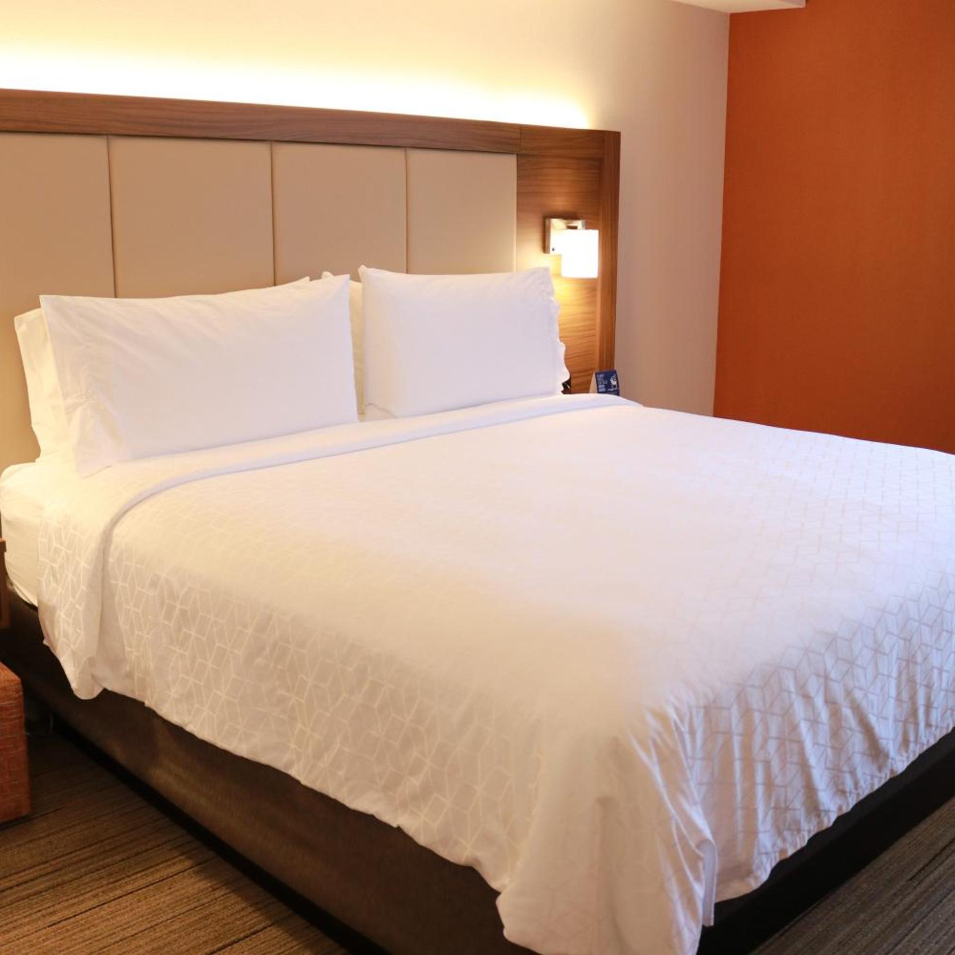 holiday inn express hotel and suites seatac by ihg