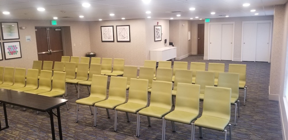 holiday inn express hotel and suites seatac by ihg